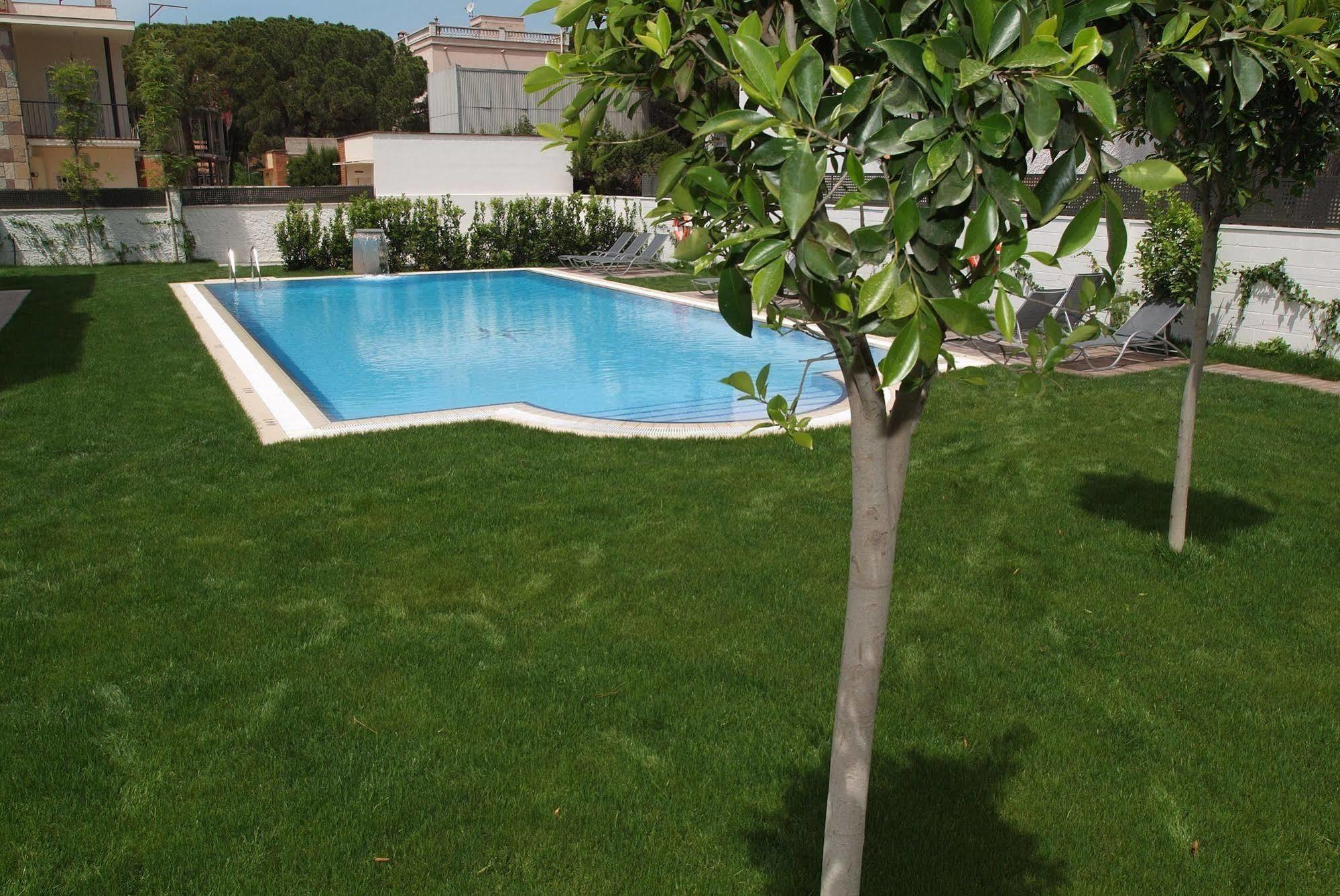 Apartamentos Royal Marina Gardens Castelldefels Luaran gambar