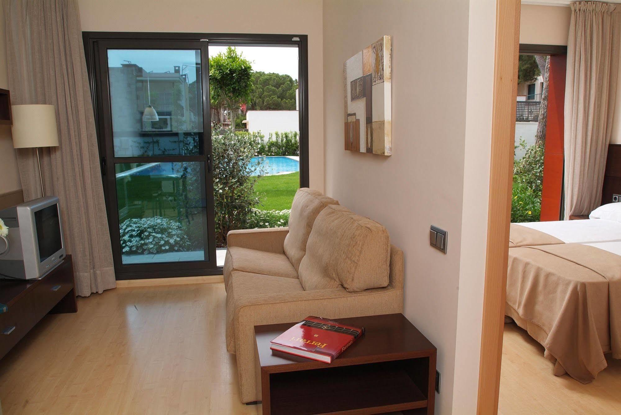 Apartamentos Royal Marina Gardens Castelldefels Luaran gambar